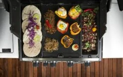 Broil King Gusseiserner Wokeinsatz Regal-/Imperial-Serie -Broil King Geschaft 69618 GUSSEISENER WOKEINSATZ LIFESTYLE 01