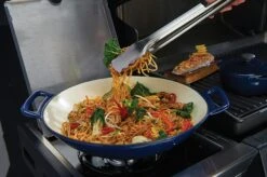 Broil King Wok Porzellan-Emailliert -Broil King Geschaft 69710 Wok Porzellan Emailliert lifestyle 01