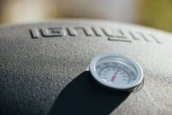 IGNIUM Der Feinschmecker Grill -Broil King Geschaft Holzkohlegrill mit Deckel und Thermometer Feinschmecker by IGNIUM Detail