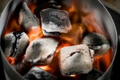 McBrikett KOKOKO EGGS 10kg -Broil King Geschaft Kokoko Eggs durchgeglueht