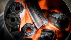 EuroBBQ Holzkohlebriketts Schwarz 10kg -Broil King Geschaft SaZqxWDRpeA