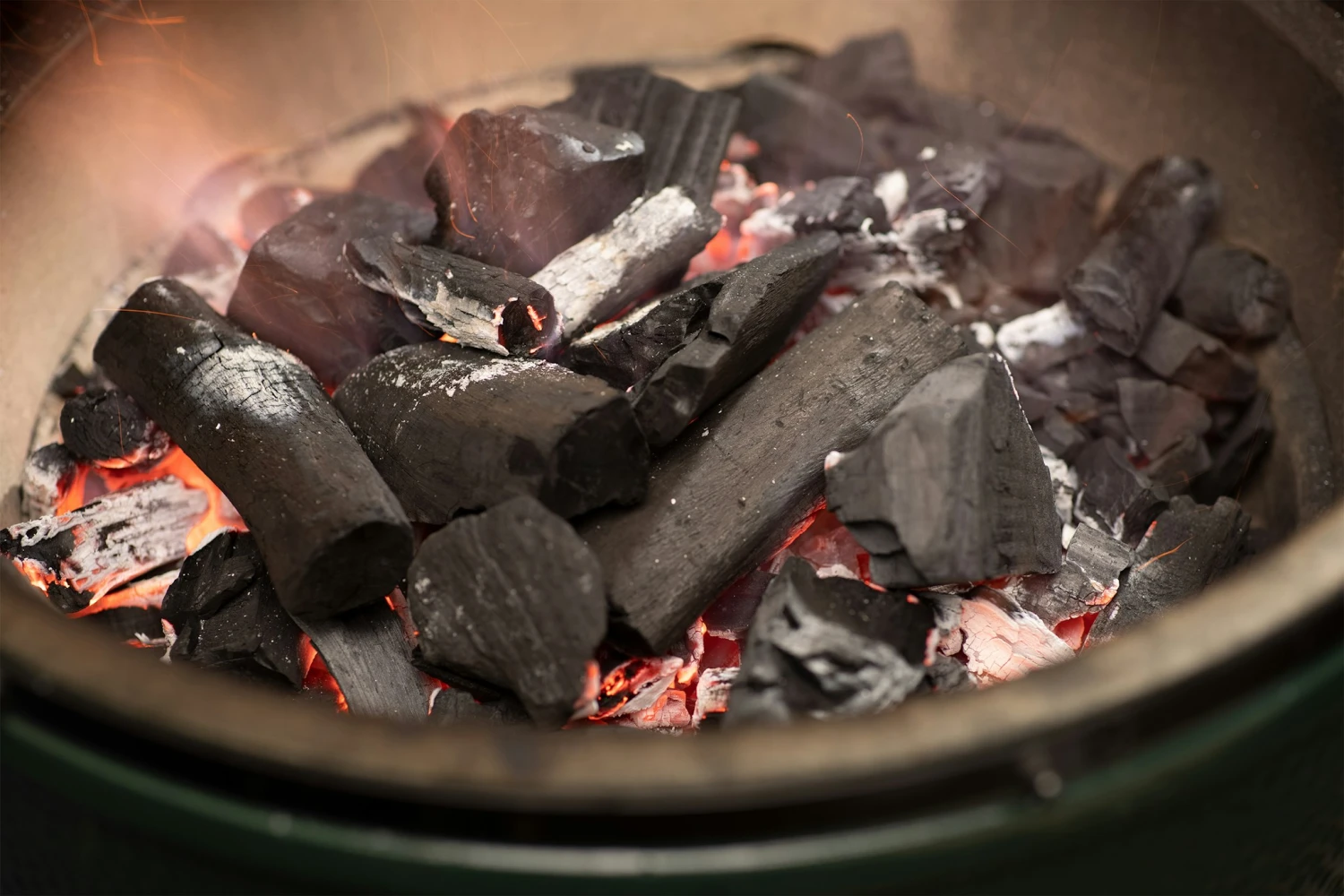 Big Green Egg Bio-Holzkohle, Holzkohle Vom Apfelbaum Und Kräuterbaum 8 Big Green Egg Bio-Holzkohle, Holzkohle Vom Apfelbaum Und Kräuterbaum – Bild 8