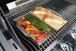 NAPOLEON Multifunktionaler Grill-Topper Inkl. Zedernholz-Planke (70026) -Broil King Geschaft napoleon multifunktionaler grill topper mit zedernholz r ucherbrett 1 jpg